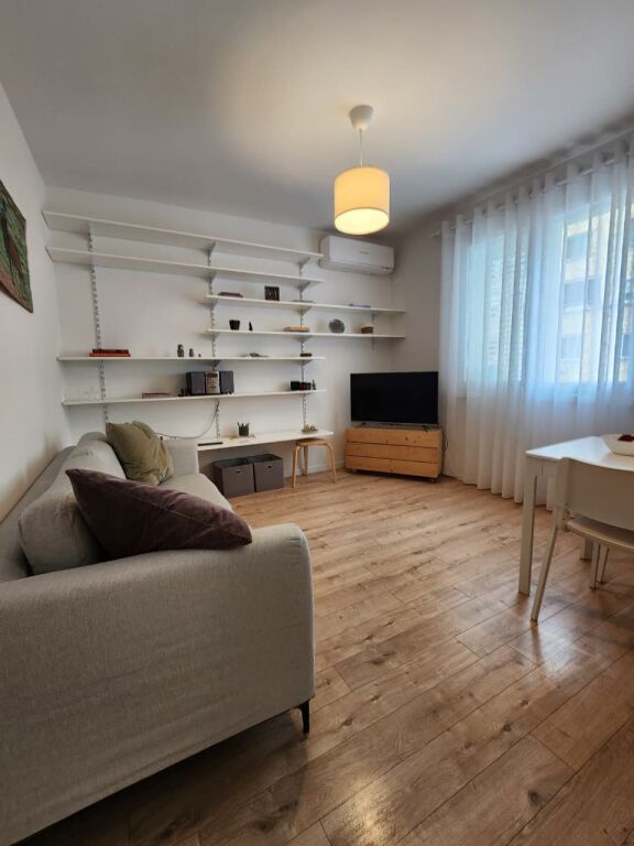 🌟 Prima volta in Affitto – Appartamento di Lusso 1+1 nel Cuore del Centro (📍Myslym Shyri – Taiwani) 60m² 4° Piano, Prezzo: 65,000Leke/Mese 🔥