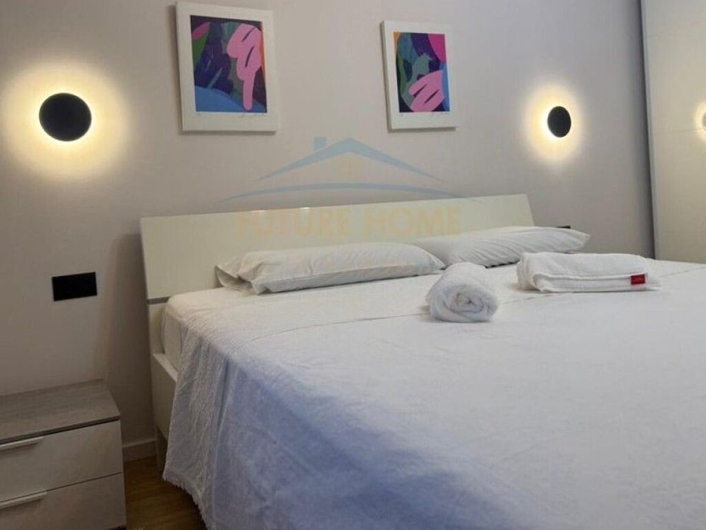 Shitet, Apartament 2+1, Rruga Mine Peza, Tiranë.