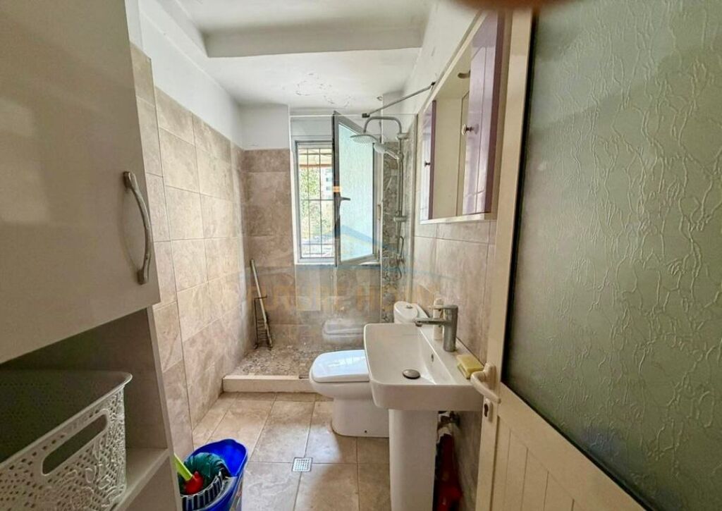 Rent, Apartment 2 + 1, 21 Dhjetori, Tirana