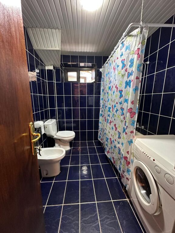 🏢Rruga e Elbasanit,jepet me qera apartament1+1,i mobiluar. 55,000Leke