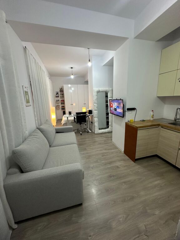 Shitet garsoniere – Mangalem, Ali Demi