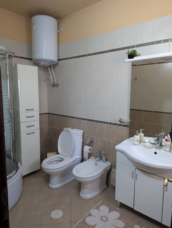 Shitet Vila 3 Kateshe 📍Jordan Misja, rruga Robert Naci