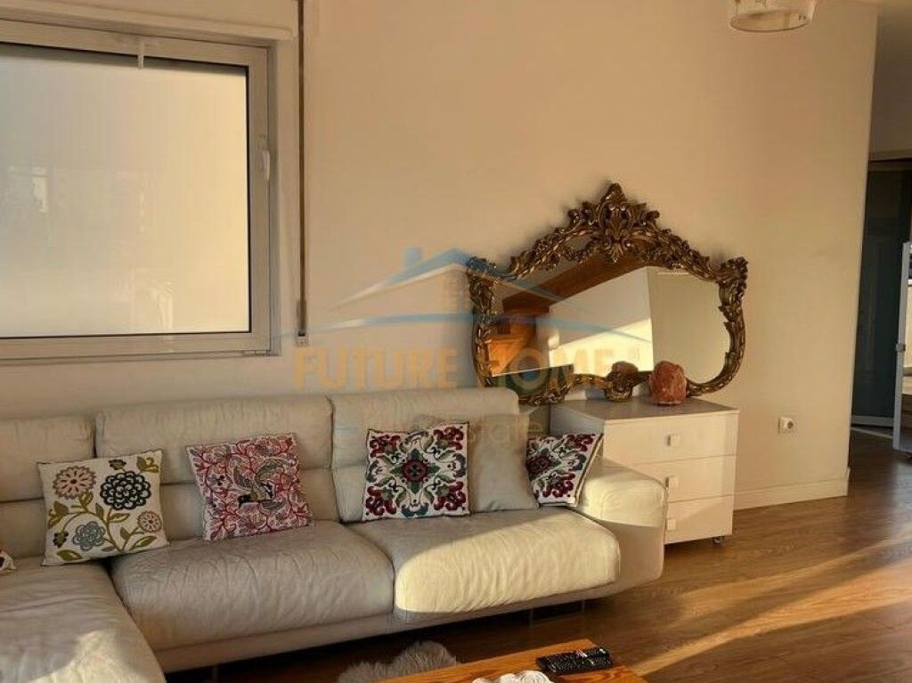 Shitje, Apartament Loft, Myslym Shyri.