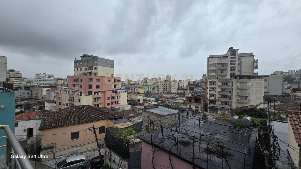 SHITET VILE NE QENDER TE DURRESIT !!!!!!!!! 300,000 € Sip. Totale  248m2