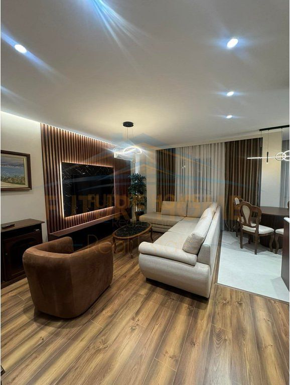 Shitet , Apartament 2+1+2 , Rruga Mine Peza , Tirane