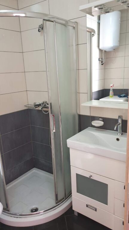 🏢Rruga Jordan Misja,Kompleksi Gener 2 jepet me qera apartament 2+1+2,i mobiluar.700Euro    