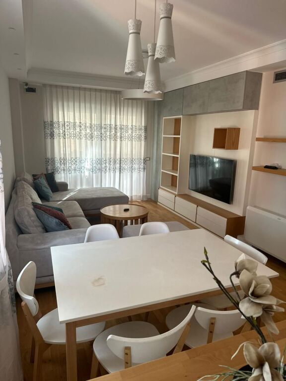 Apartament me qera 3+1+3+2 parkime