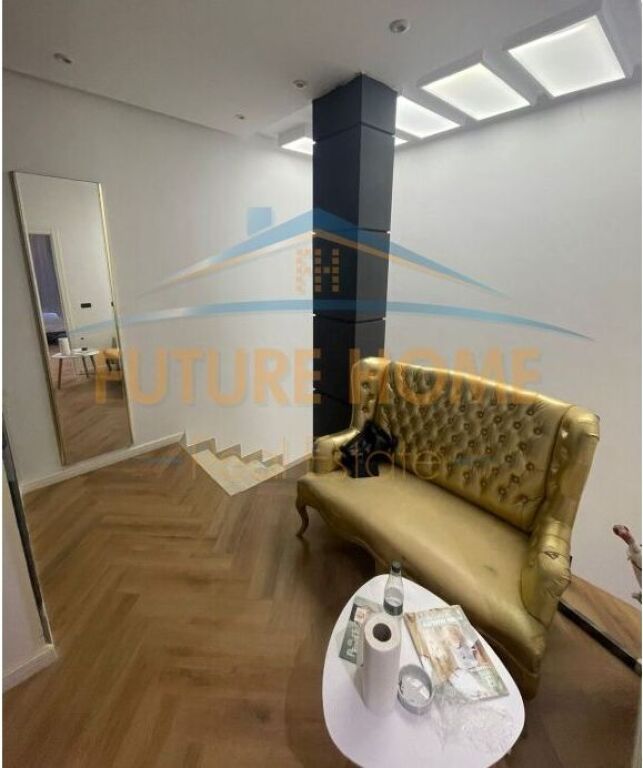 Shitet, Duplex 2+1+2, Myslym Shyri