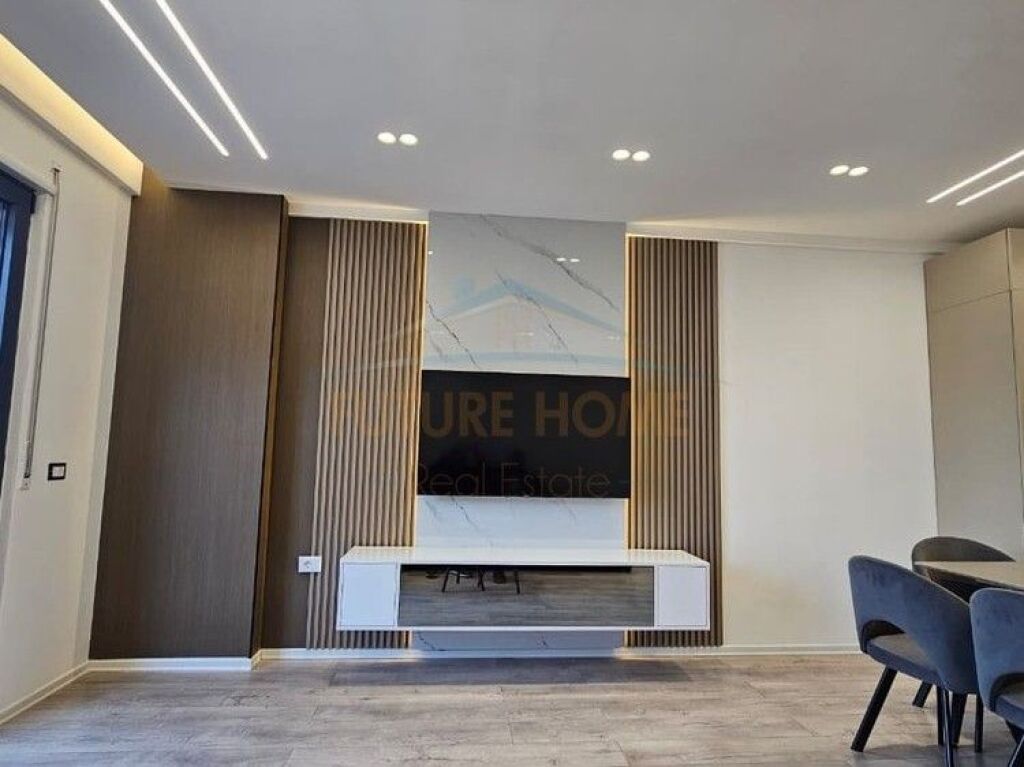 Shitet, Apartament 2+1+2 , Kompleksi Ndregjoni, Jordan Misja.