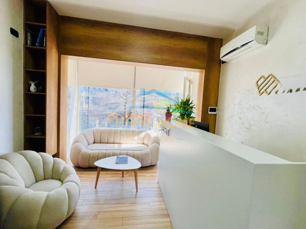 Shitet Biznesi, rruga "Bardhyl", Tirane