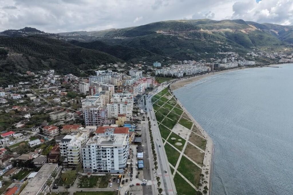 🔥🌊 OKAZION ELITAR – AMBIENT TREGTAR NË VIJË TË PARË, LUNGOMARE VLORË 🌊🔥