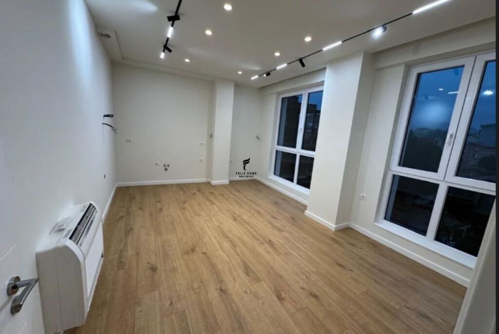 ZYRE ME QERA 58 M2 KOMUNA E PARISIT 1000 EURO FH-67705