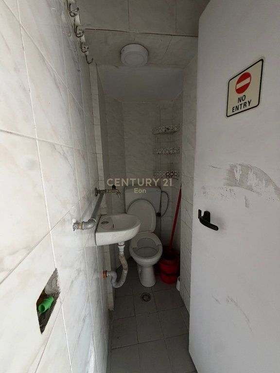 JEPET ME QIRA DYQAN PRANE MARKATES, DURRES !