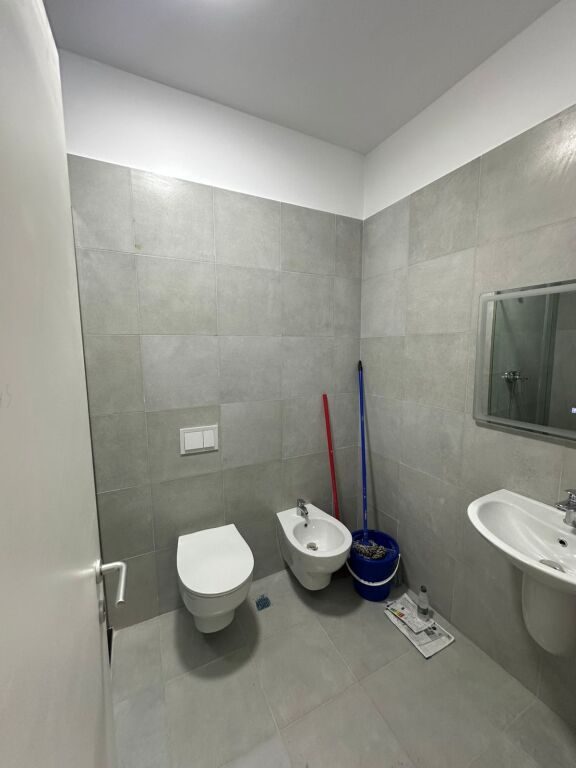 🏡 JEPET ME QIRA APARTAMENT 2+1 + VERANDË | Liqeni i Thatë