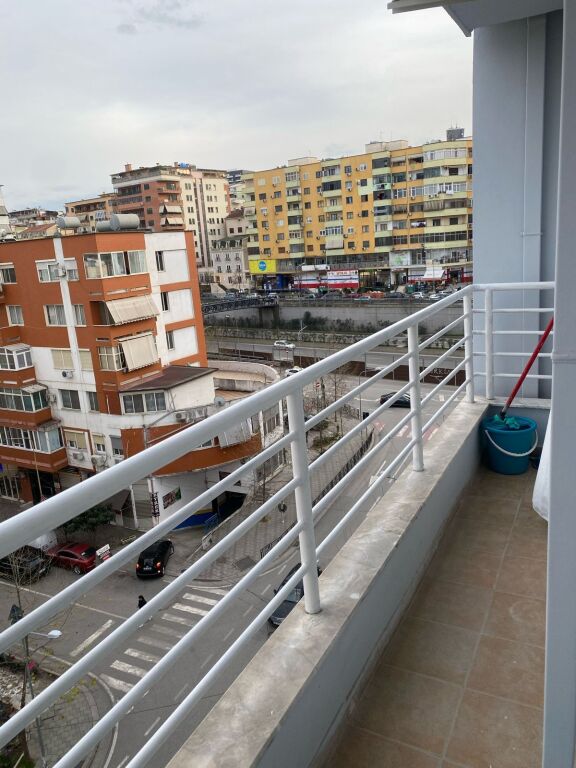 Jepet me qera apartament 1+1 tek Komuna E Parisit/500 euro