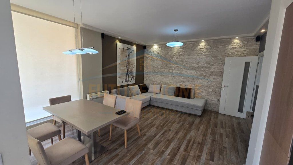 Shitet, Apartament 2+1+2, Blloku i Vilave Selitë, Tiranë