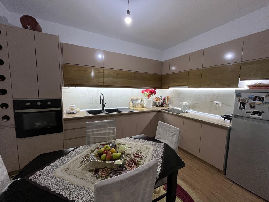 Apartment 2+1 for sale in Shkoze!