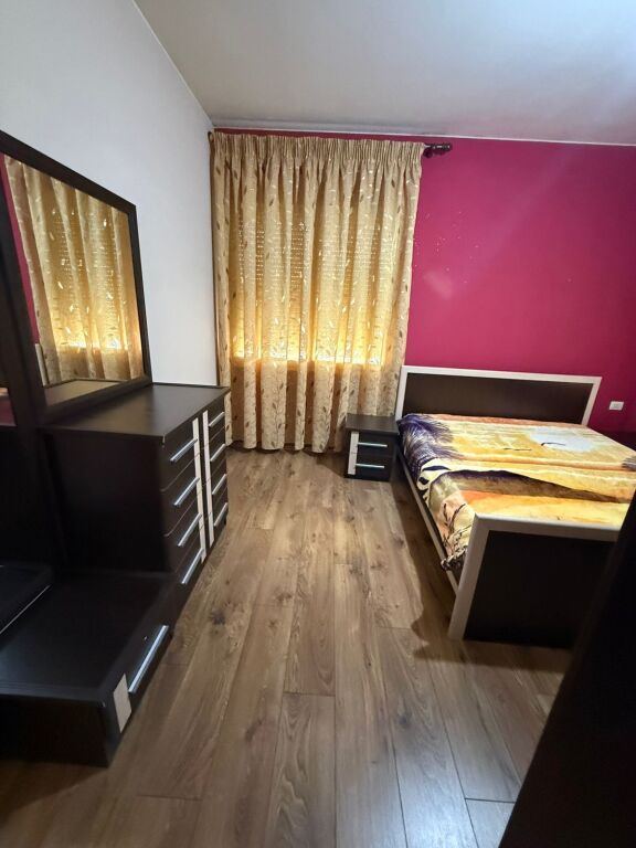 Jepet Me Qera Apartament 3+1+2 Ballkone