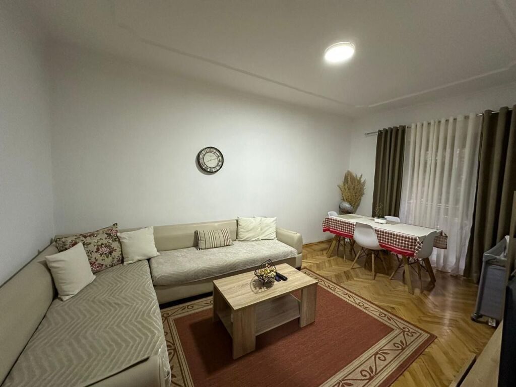 Jepet Me Qera Apartament 2+1+1 Ballkon