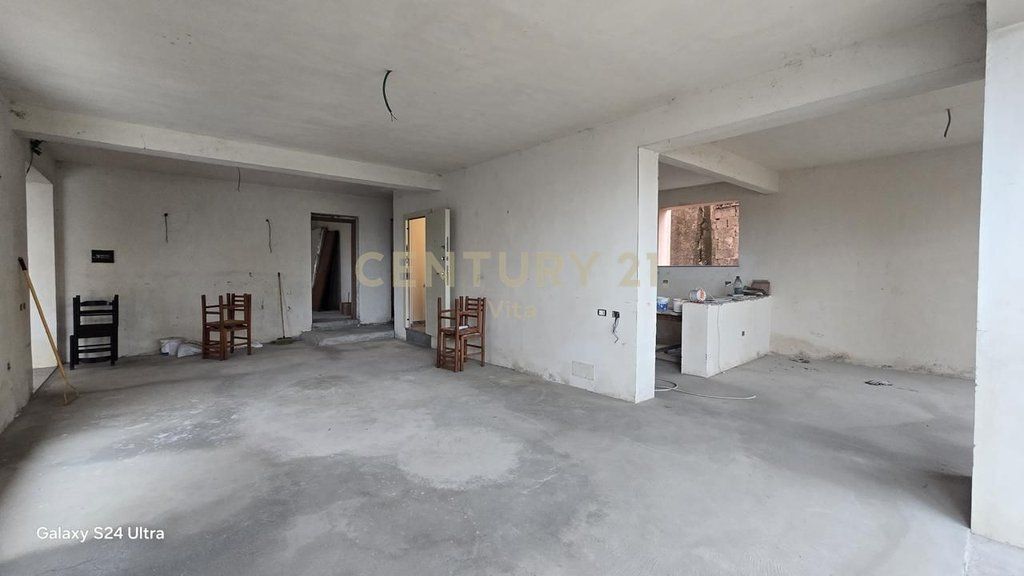 SHITET VILE NE QENDER TE DURRESIT !!!!!!!!!