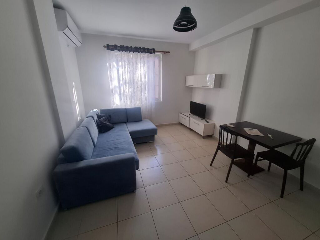 Shitet Apartament 1+1 Ne Golem