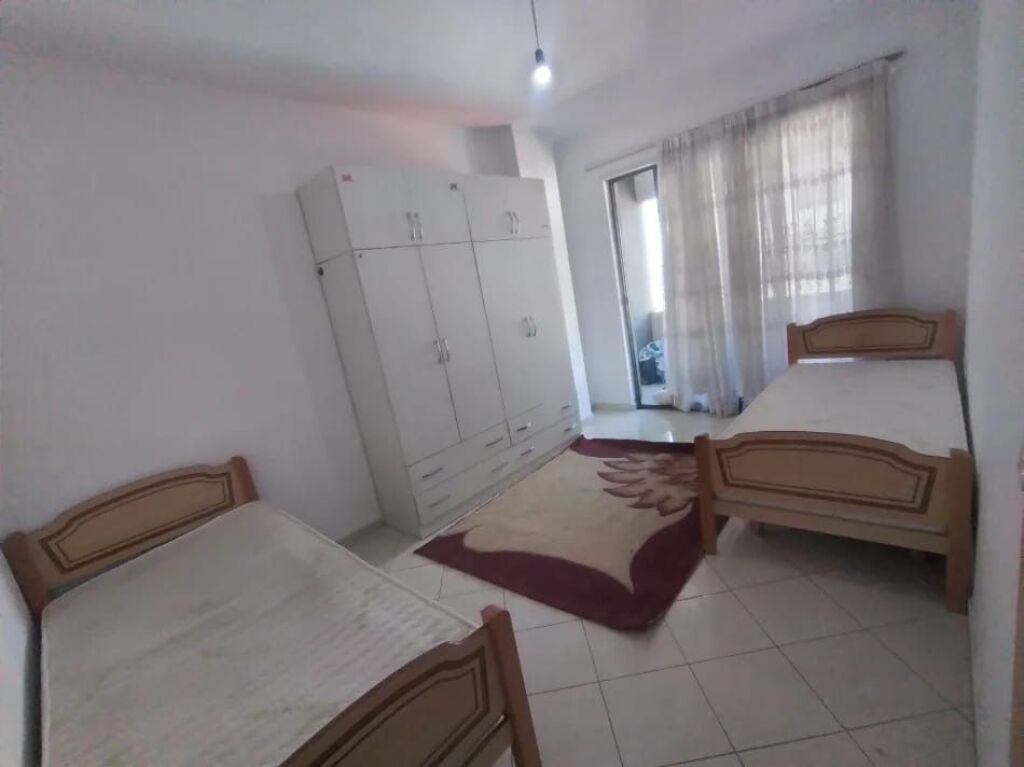 Jepet Me Qera Apartament 1+1+1 Ballkon