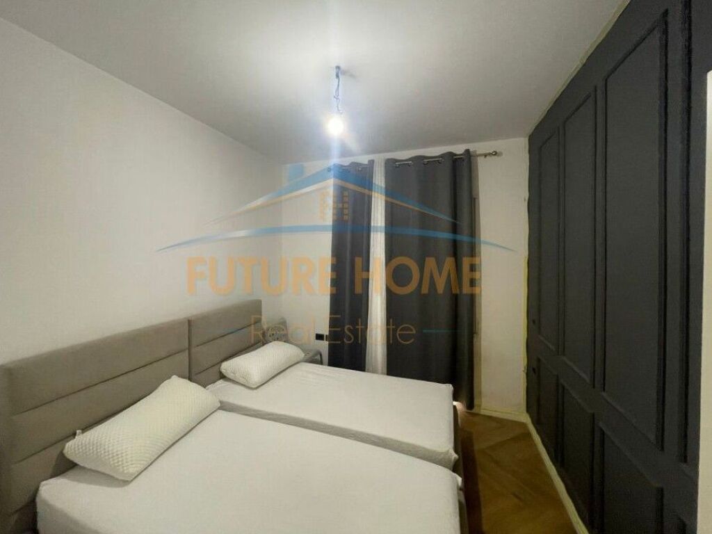 Shitet, Duplex 2+1+2, Myslym Shyri