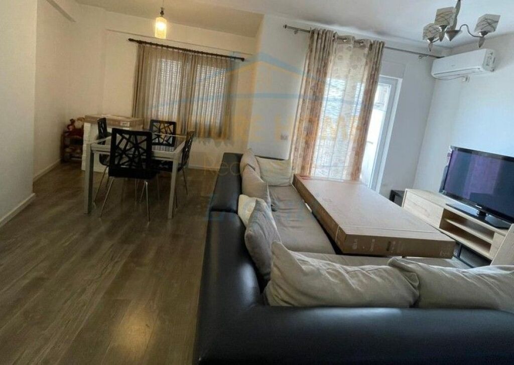Qera, Apartament 2+1, Ish Parku i Autobuzave, Tirane.