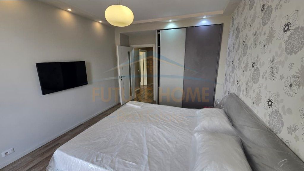 Shitet, Apartament 2+1+2, Blloku i Vilave Selitë, Tiranë