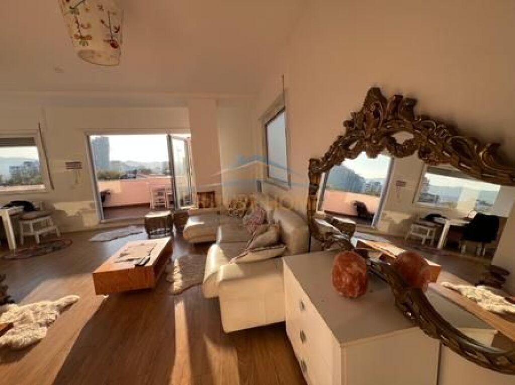 Shitje, Apartament Loft, Myslym Shyri.