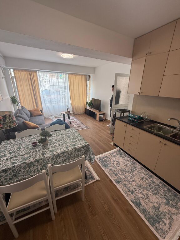 Jepet me qera Apartament 1+1  Kodra e diellit 1/500 euro