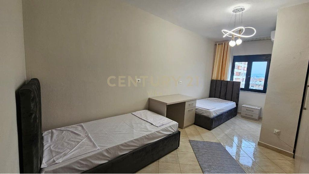 Shitet Apartament 2+1 pranë Markatës së Fruta-Perimeve , Durres !!