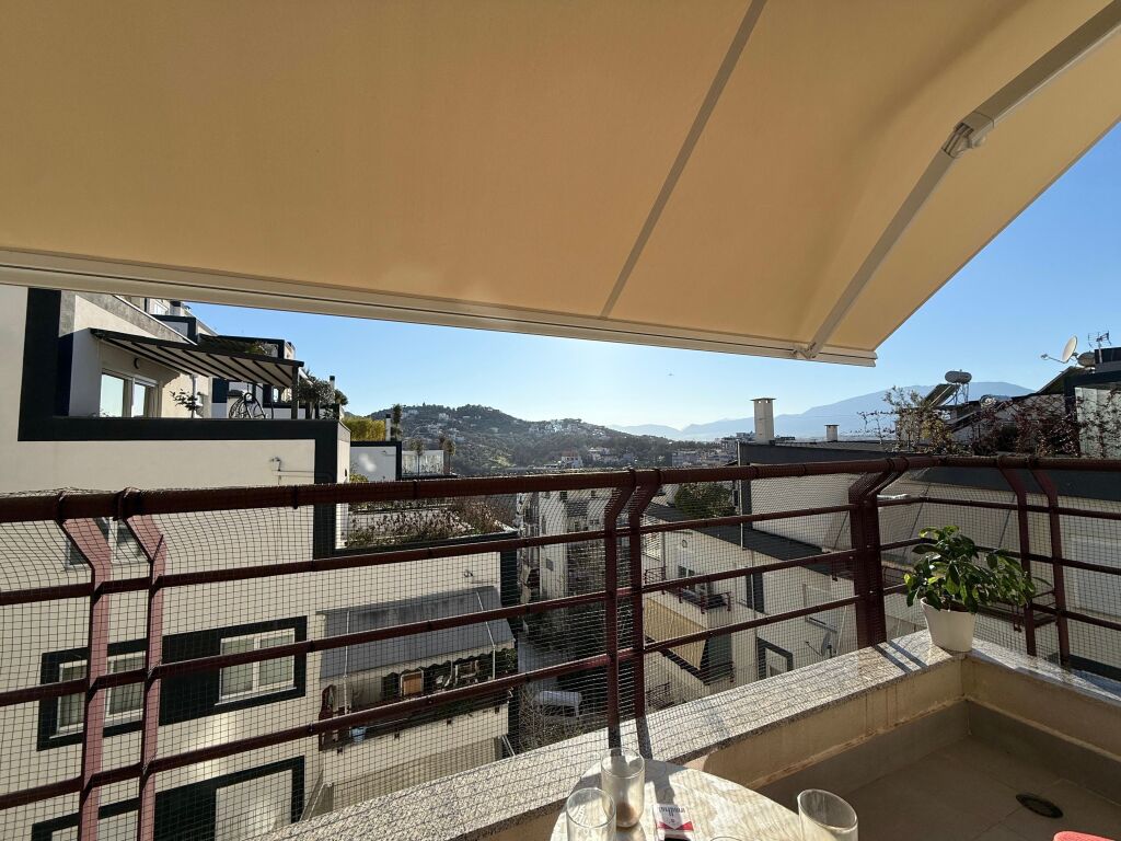 Liqeni Thate shitet 2+1+2