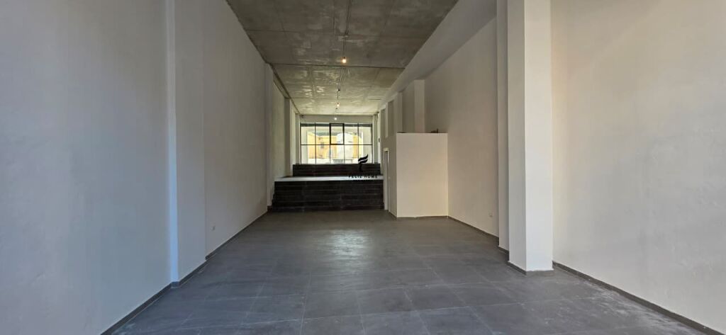 DYQAN ME QERA 125 M2 RRUGA E BARRIKADAVE 300.000 LEKE  FH-67753