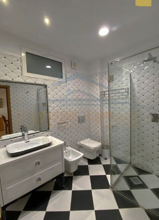 In vendita, Appartamento 2+1+2, Via Mine Peza, Tirana