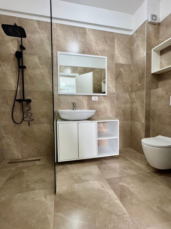 Liqeni Thate shitet 2+1+2