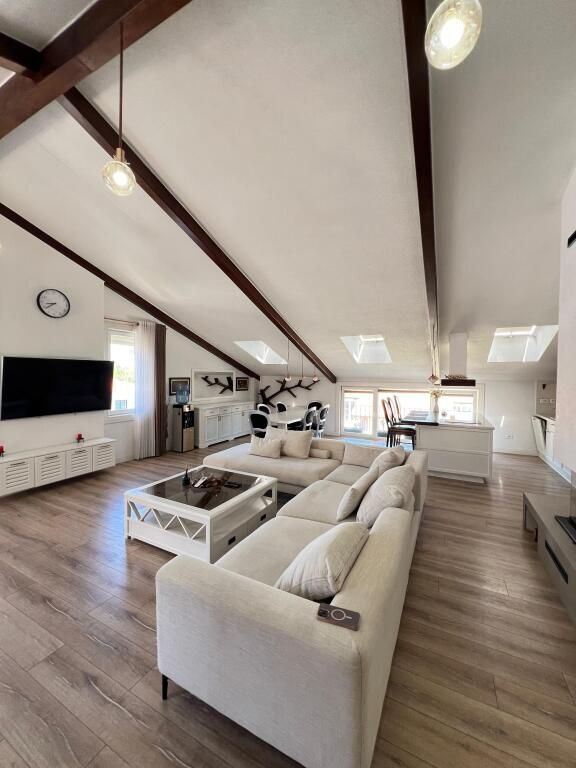 Apartament 3+1 me qira ne Teg!
