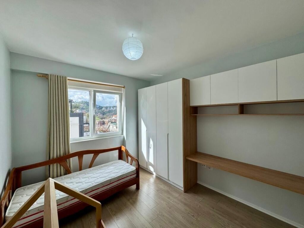 Liqeni Thate shitet 2+1+2