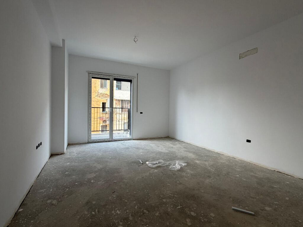 Apartament 2+1 pranë Kryegjyshatës rr.Ali Demi!