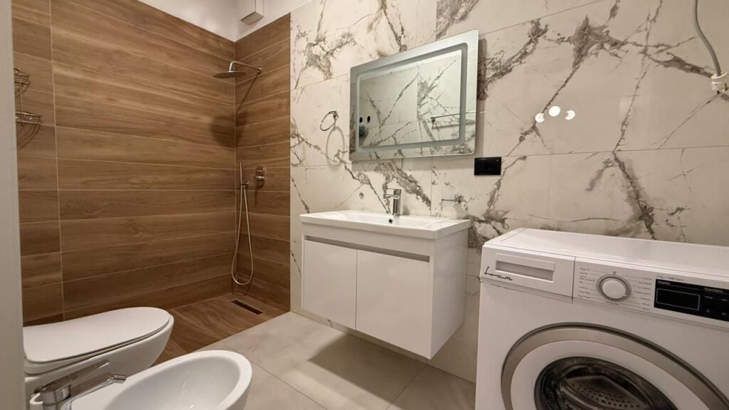 Apartament 1+1+ post parkimi me qira ne Teg