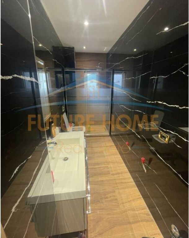 Shitet, Duplex 2+1+2, Myslym Shyri