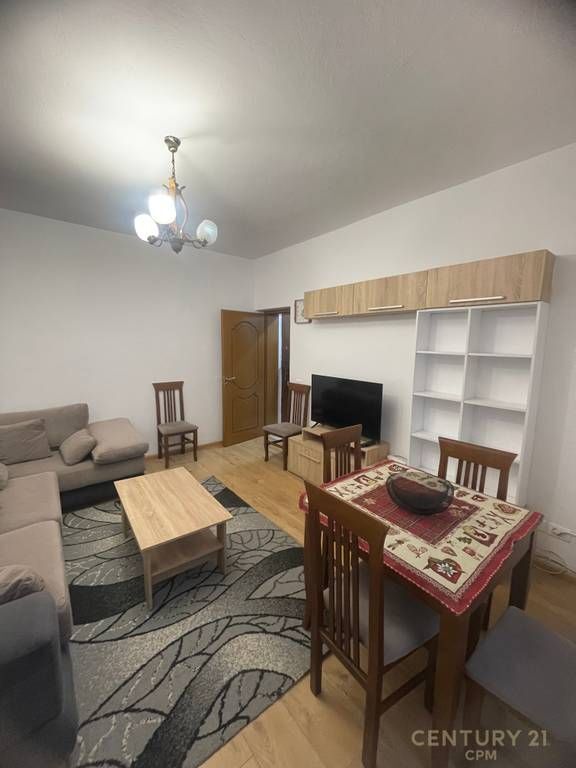 Affittasi 1+1 al Pazari i Ri, vicino a Optika Roma 600 € /Mese