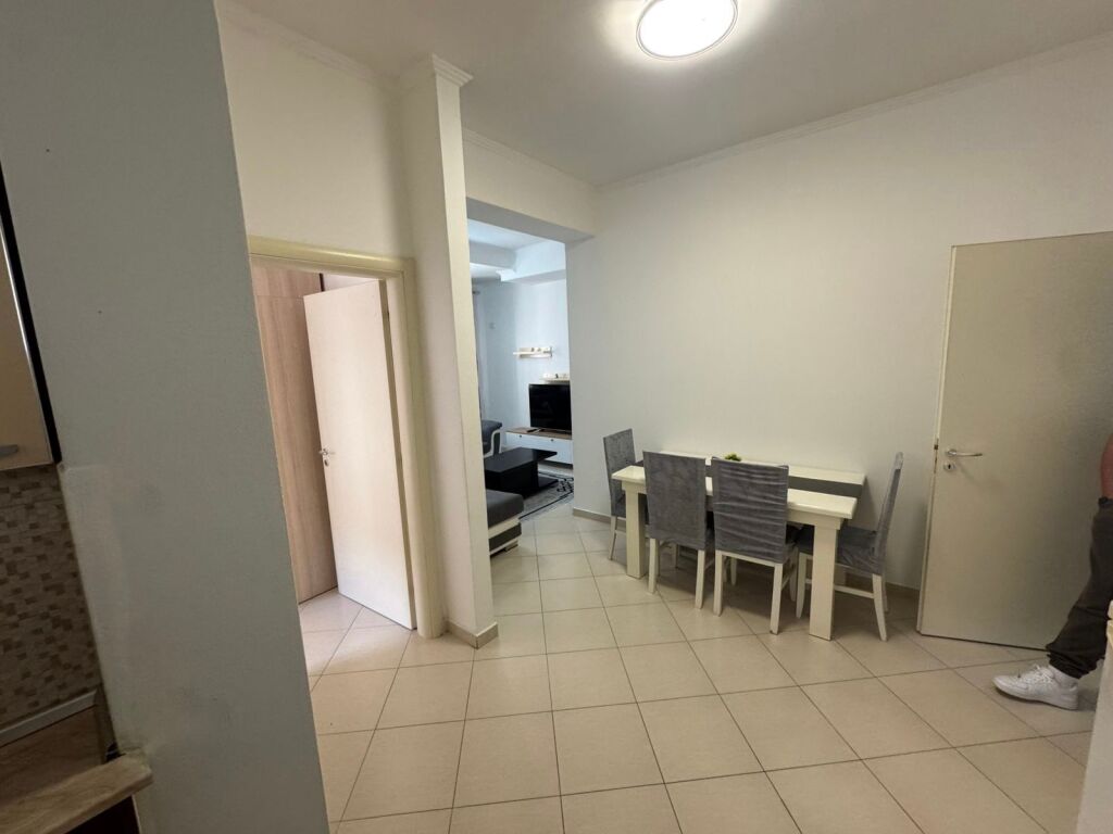 1+1 me qera te Liqeni Thate