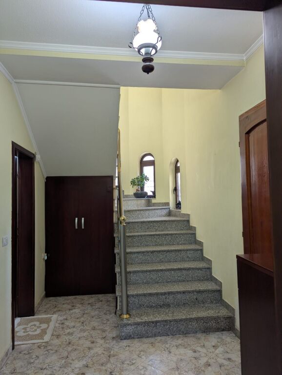 Shitet Vila 3 Kateshe 📍Jordan Misja, rruga Robert Naci