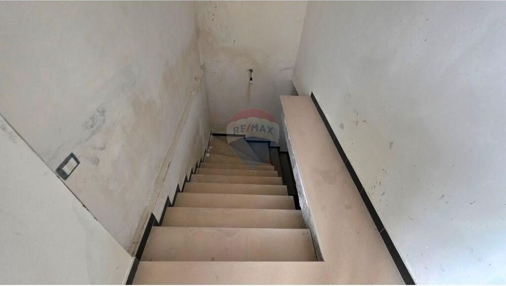 🔥🌊 OKAZION ELITAR – AMBIENT TREGTAR NË VIJË TË PARË, LUNGOMARE VLORË 🌊🔥