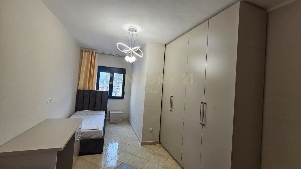 Shitet Apartament 2+1 pranë Markatës së Fruta-Perimeve , Durres !!