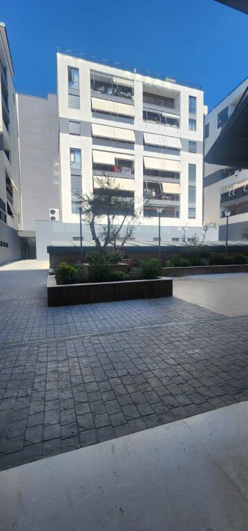 Jepet me qira ambient komercial multifunksional – Rezidenca Relux, Shkozë