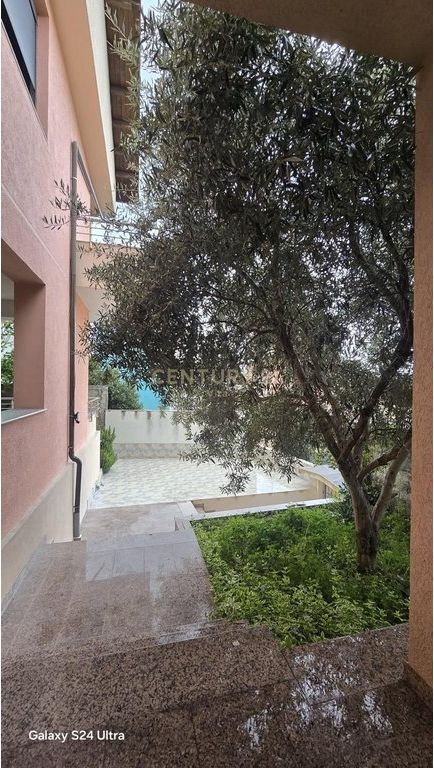 SHITET VILE NE QENDER TE DURRESIT !!!!!!!!!