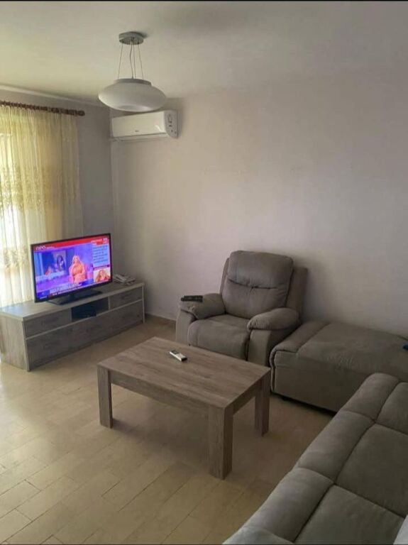 Jepet Me Qera Apartament 1+1+1 Ballkon