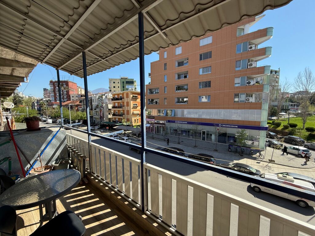 SHITEN, 2 x STUDIO  ISH STADIUMI DINAMO, TIRANË